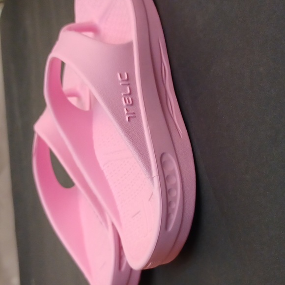 NWT Telic recovery sandal flip flop thong - bubble gum pink. Made in the USA. - Picture 4 of 5